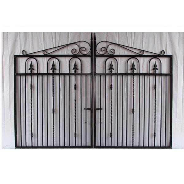 Windsor metal driveway garden gate